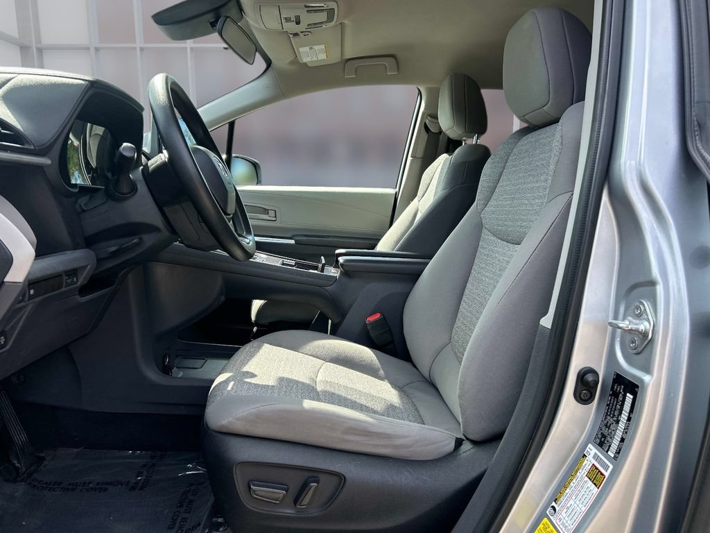 Used 2023 Toyota Sienna LE AWD/4WD image 18