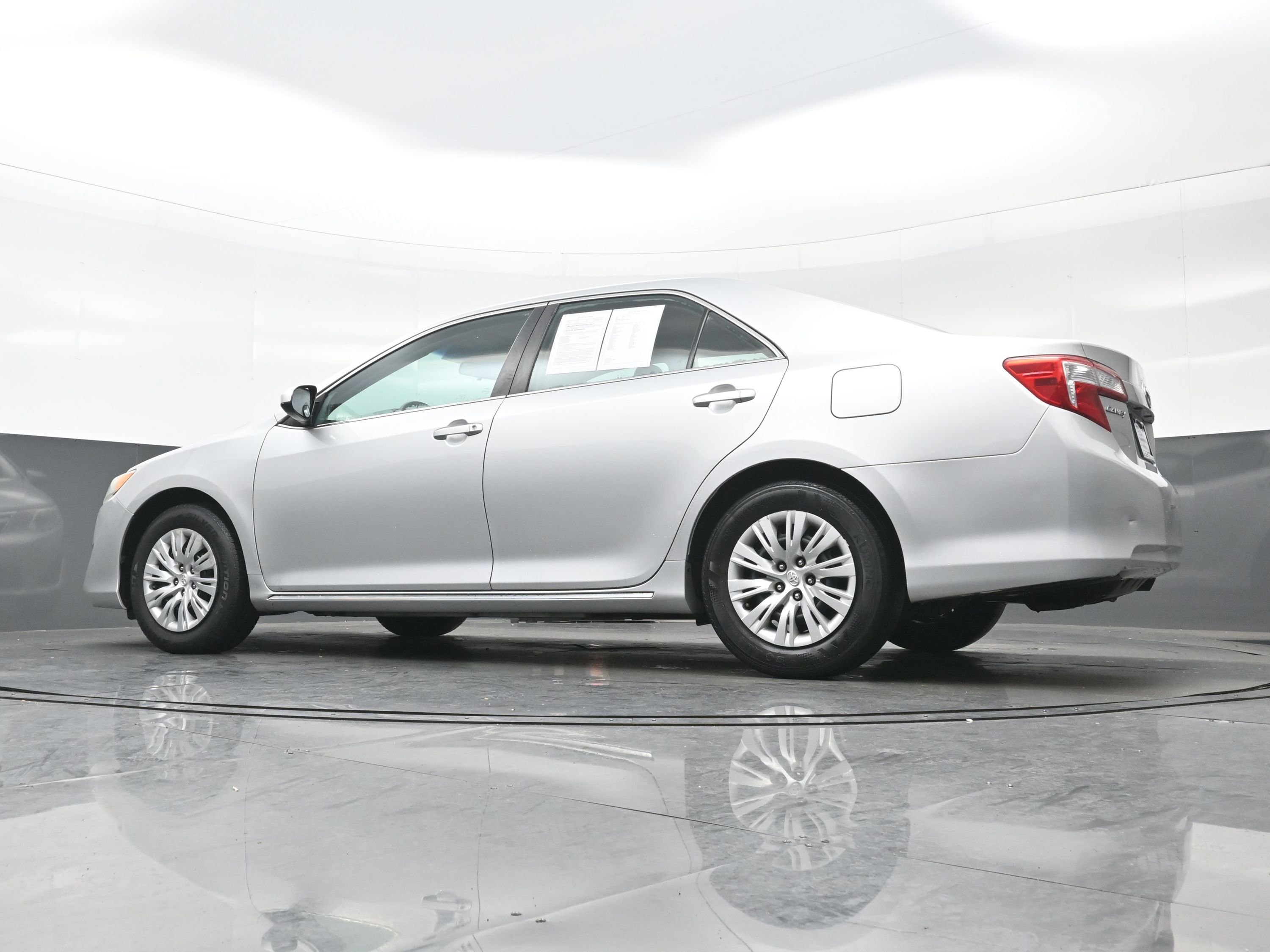 Used 2013 Toyota Camry L image 25