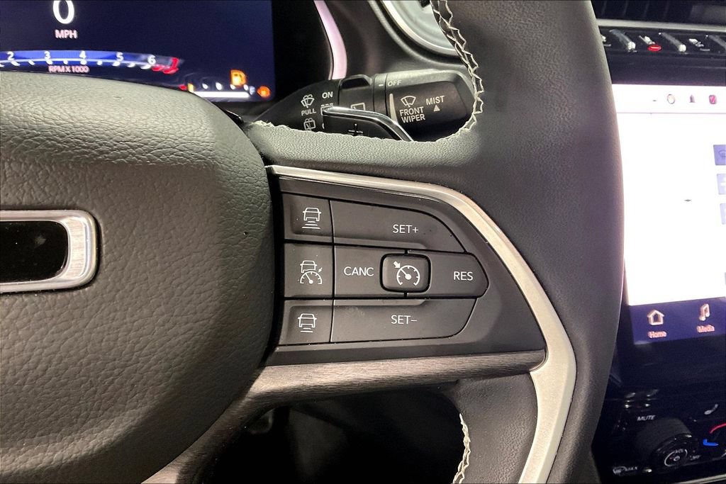 Used 2023 Jeep Grand Cherokee Limited RWD image 25