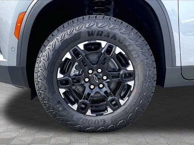 New 2027 Chevrolet Traverse Z71 w/ Enhanced Driving Package AWD/4WD image 7