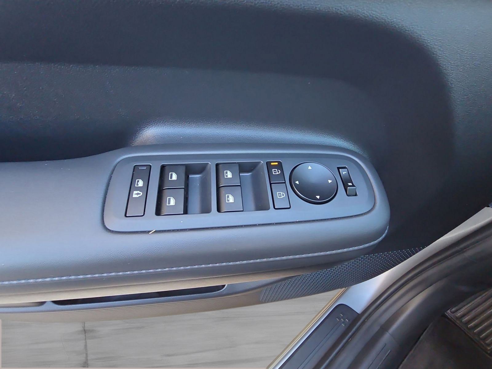 Used 2025 Hyundai Santa Fe SEL image 8