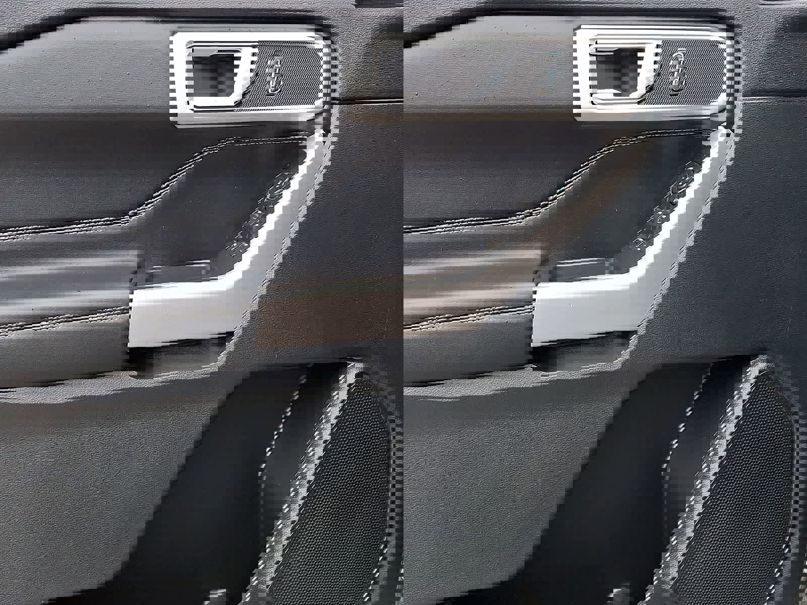 Used 2022 Ford Explorer XLT image 12