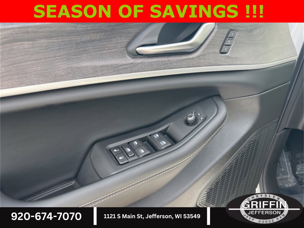 New 2025 Jeep Grand Cherokee L Limited w/ Luxury Tech Group II image 17