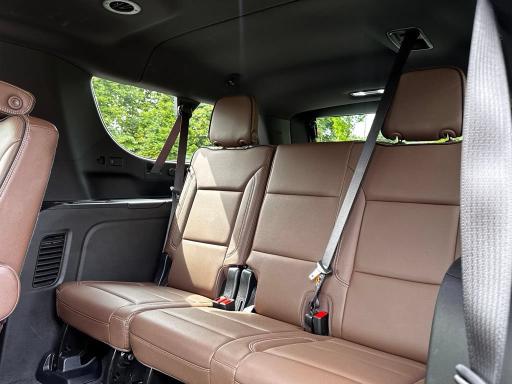 Used 2025 Chevrolet Suburban High Country AWD/4WD image 22