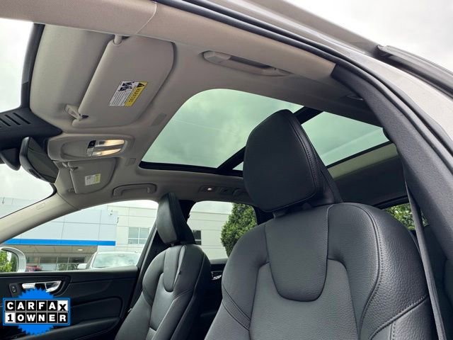 Used 2022 Volvo XC60 B5 Momentum AWD/4WD image 24