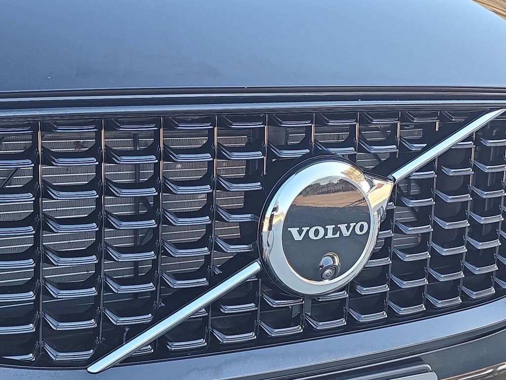 Used 2025 Volvo XC60 B5 Ultra w/ Protection Package Premier image 32