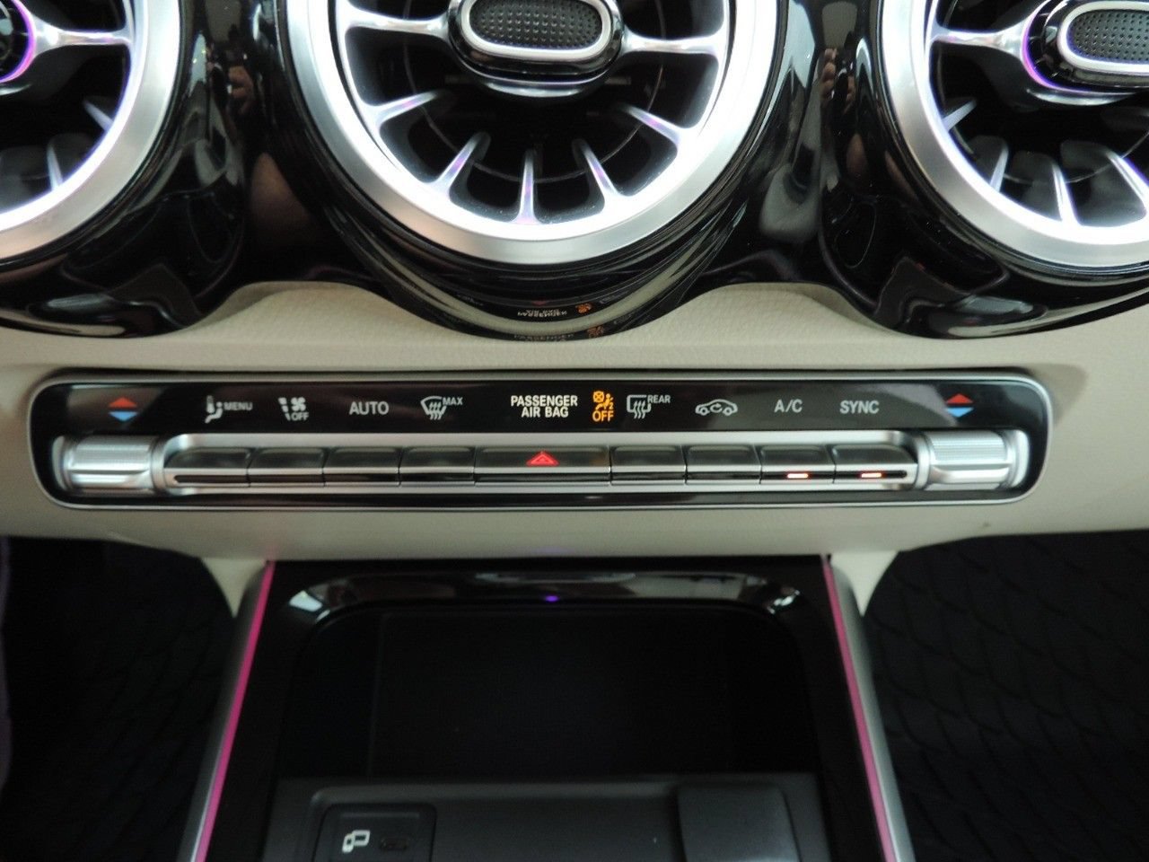 Used 2022 Mercedes-Benz GLB 250 4MATIC image 26