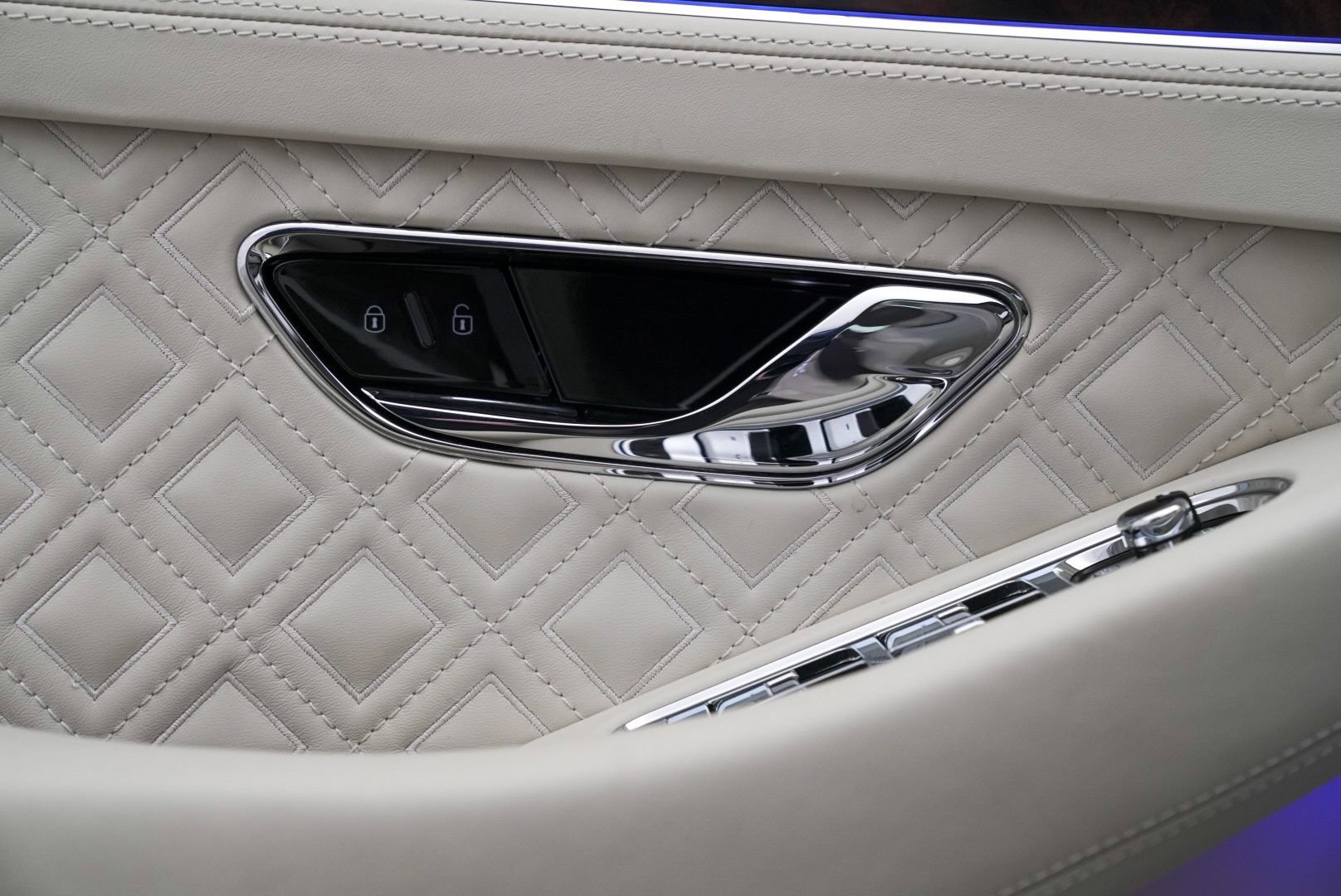 Used 2023 Bentley Continental GT Azure image 13