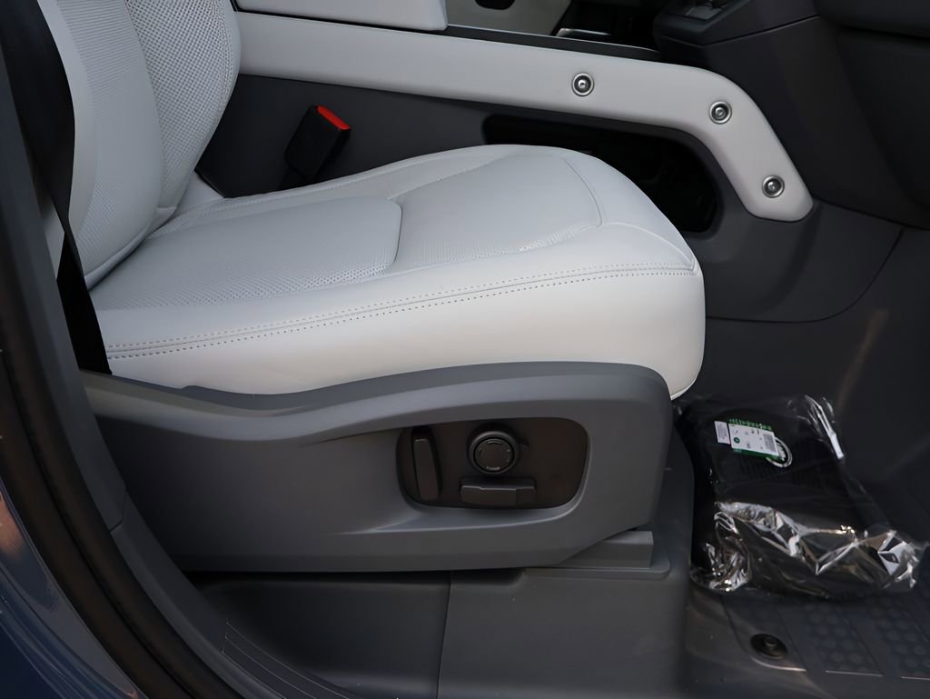 New 2026 Land Rover Defender 110 X-Dynamic SE image 10