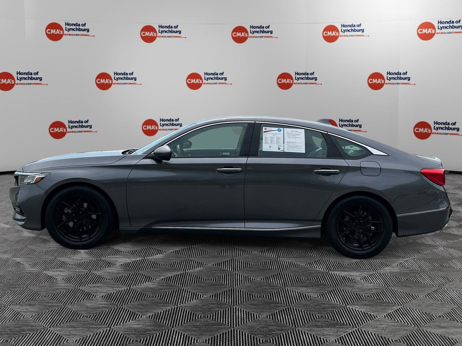 Used 2020 Honda Accord Touring image 2