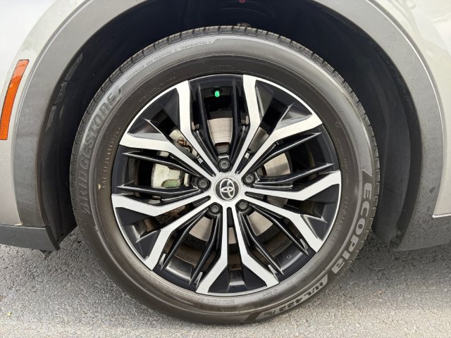 Used 2023 Toyota Crown AWD/4WD image 26