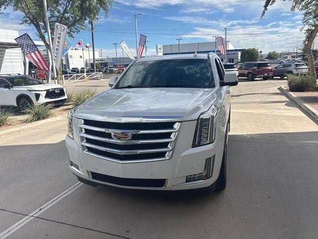 Used 2019 Cadillac Escalade Luxury AWD/4WD image 2