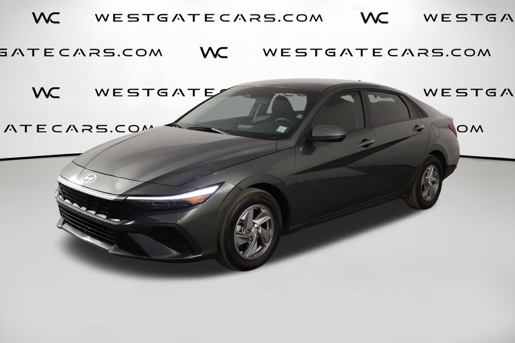 Used 2025 Hyundai Elantra SE FWD image 1