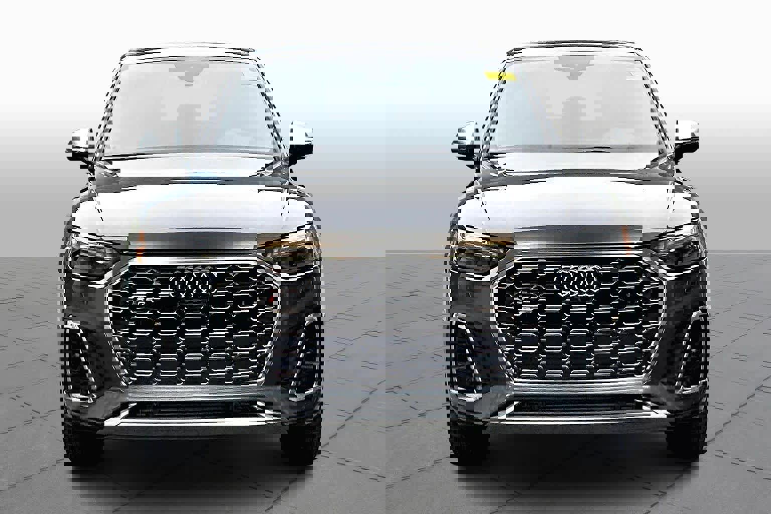 Used 2023 Audi SQ5 Prestige w/ Prestige Package image 3