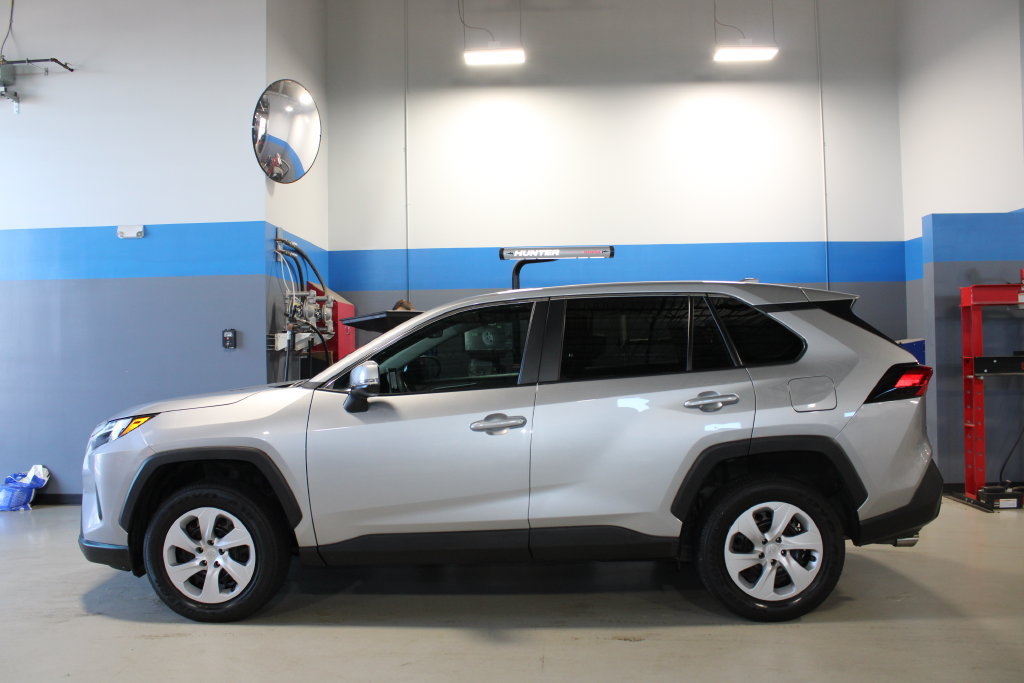 Used 2025 Toyota RAV4 LE AWD/4WD image 9