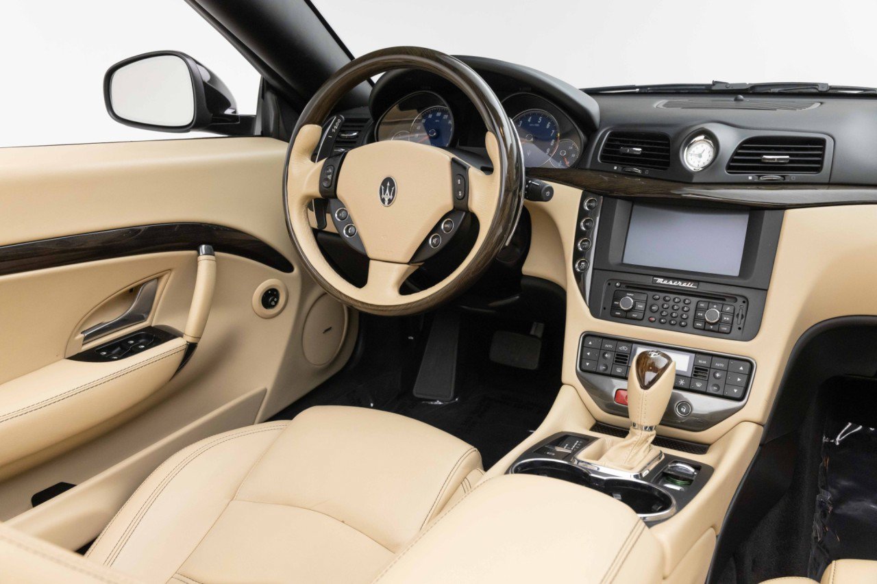 Used 2015 Maserati GranTurismo Convertible RWD image 14