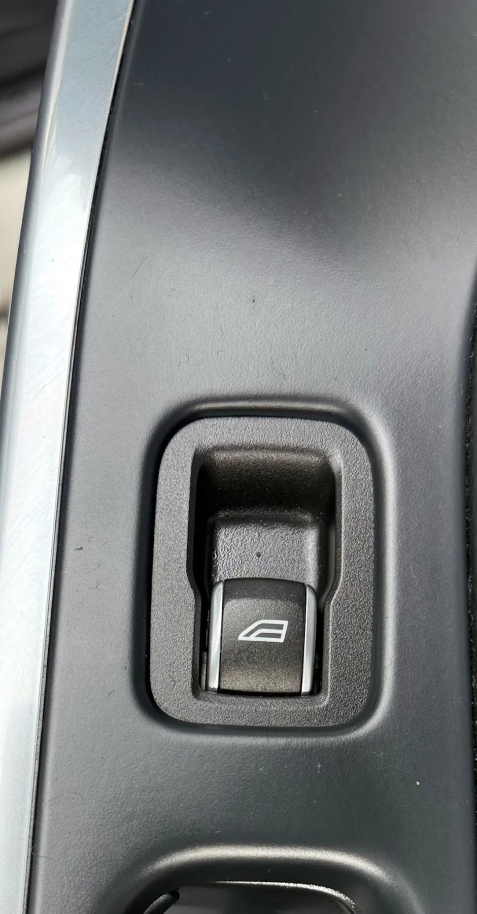 Used 2017 Volvo S60 T5 Inscription w/ Climate Package image 35