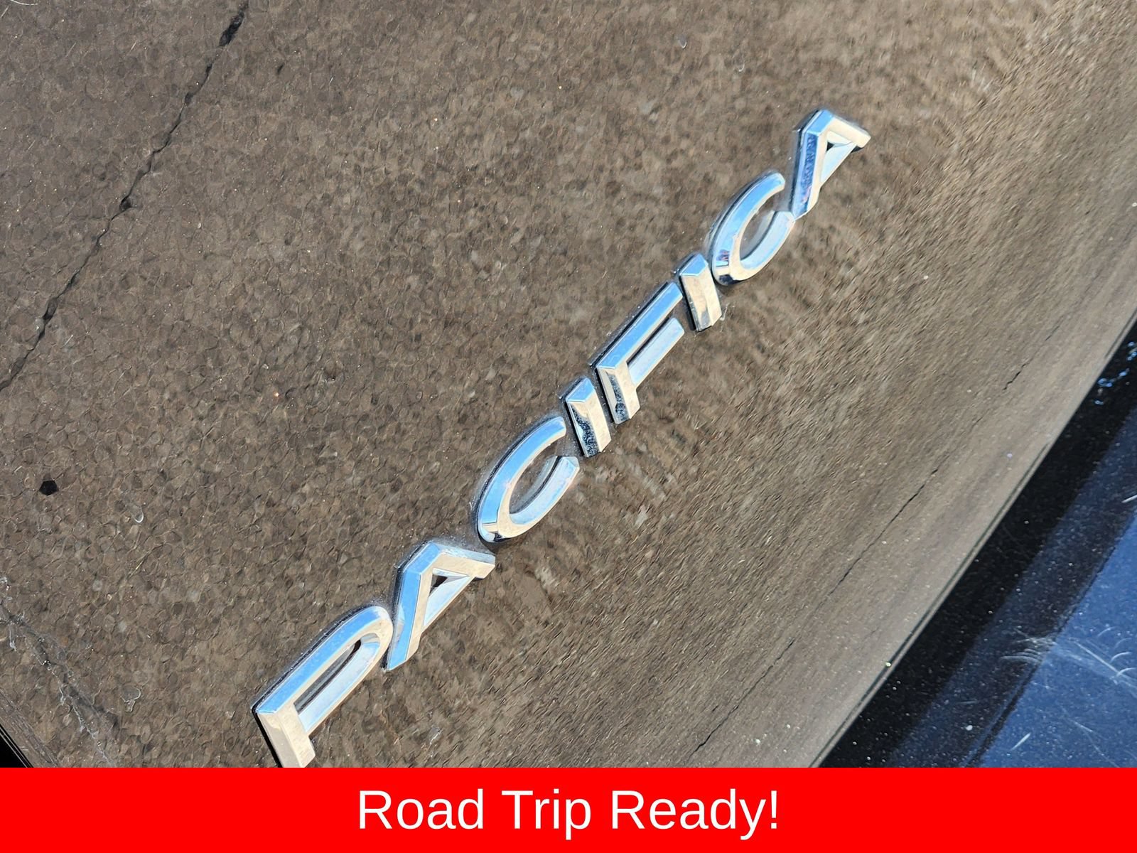 Certified 2024 Chrysler Pacifica Touring-L FWD image 17