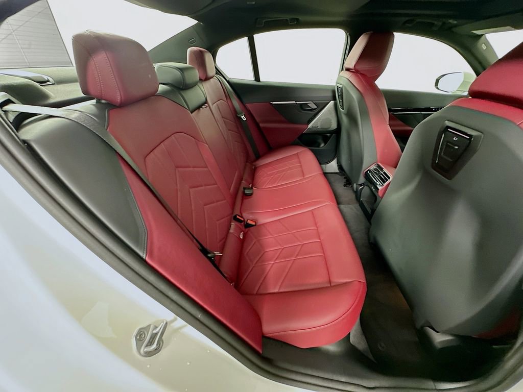 Used 2025 BMW 530i w/ Premium Package image 28