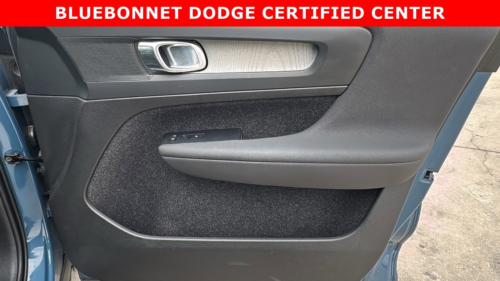 Used 2023 Volvo XC40 B5 Plus w/ Protection Package Premier image 29