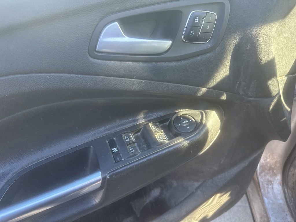 Used 2015 Ford Escape Titanium w/ Equipment Group 301A AWD/4WD image 18