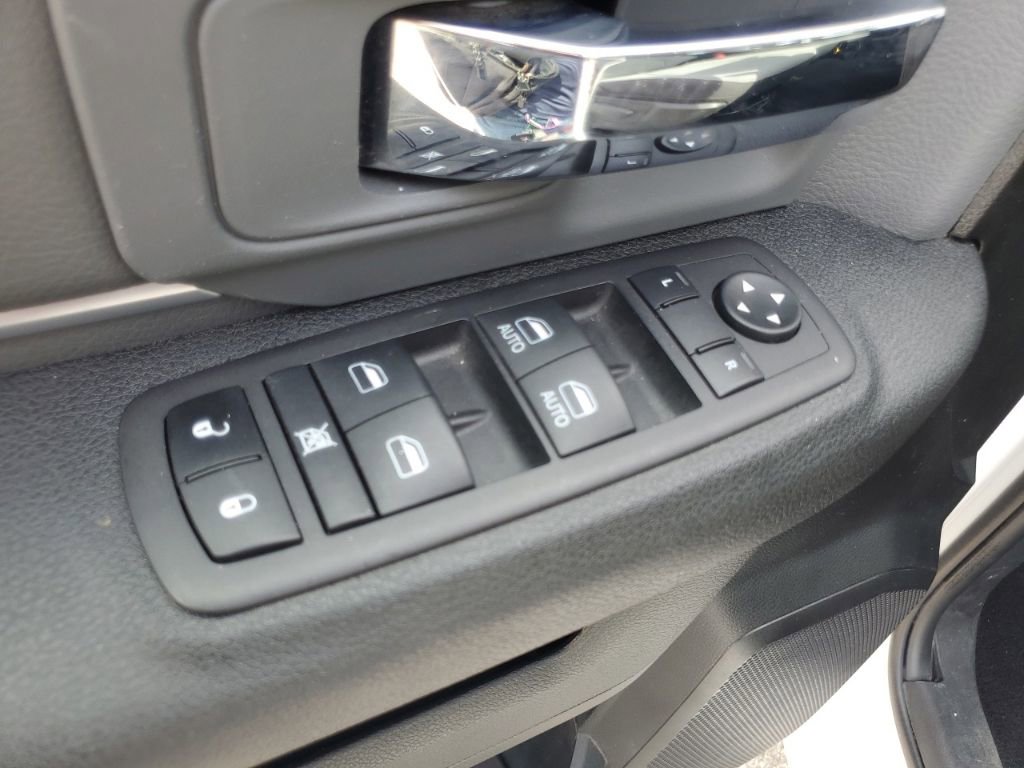 Used 2024 RAM 1500 Classic SLT AWD/4WD image 9