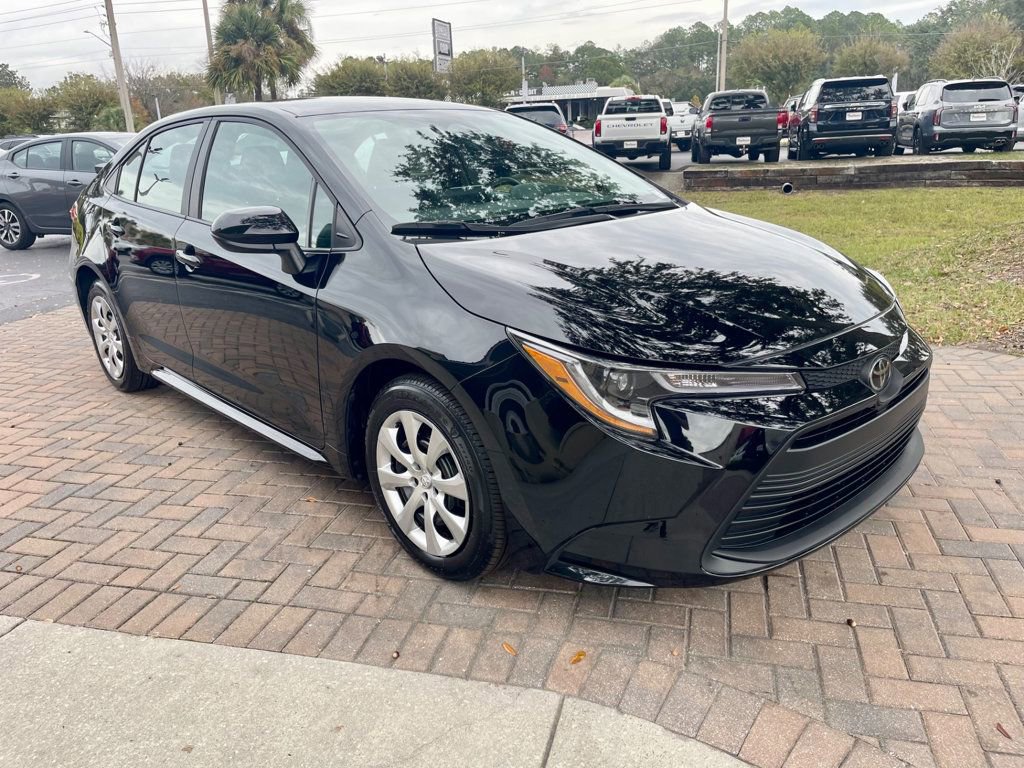 Used 2025 Toyota Corolla LE image 7