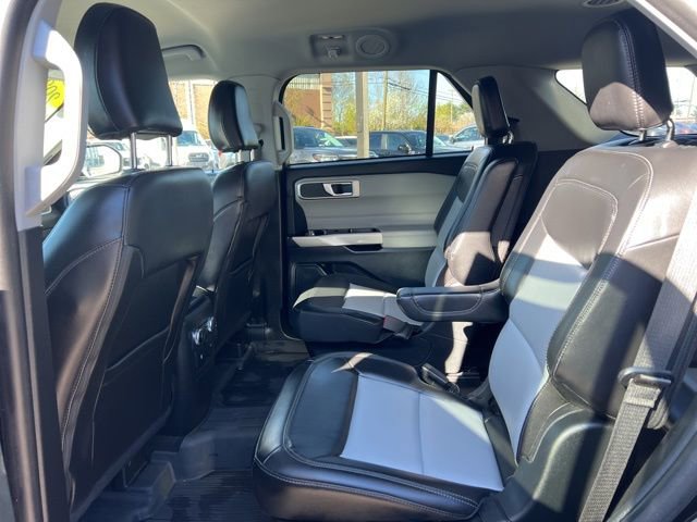 Used 2023 Ford Explorer XLT w/ Equipment Group 202A AWD/4WD image 18