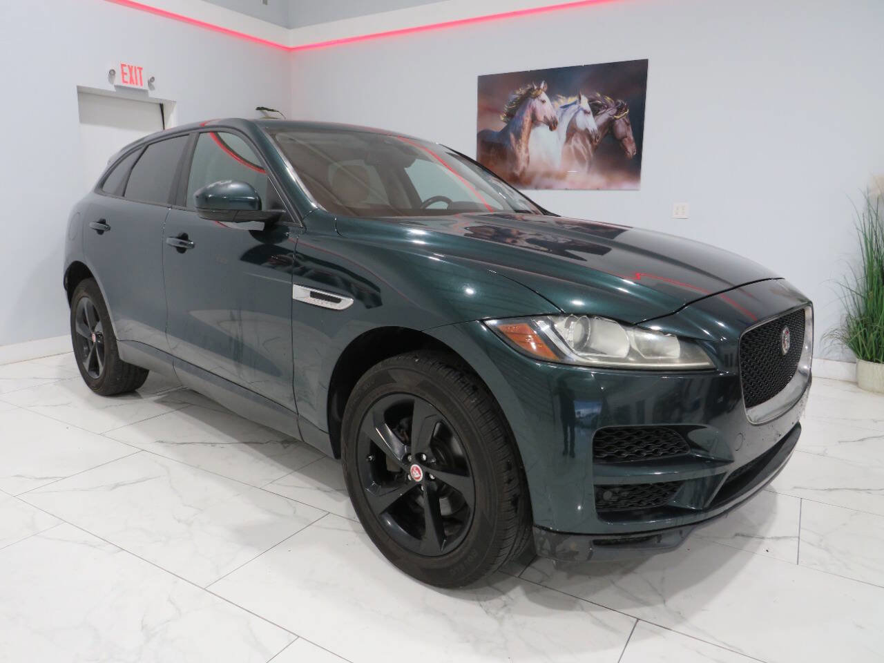 Used 2017 Jaguar F-PACE Premium image 2