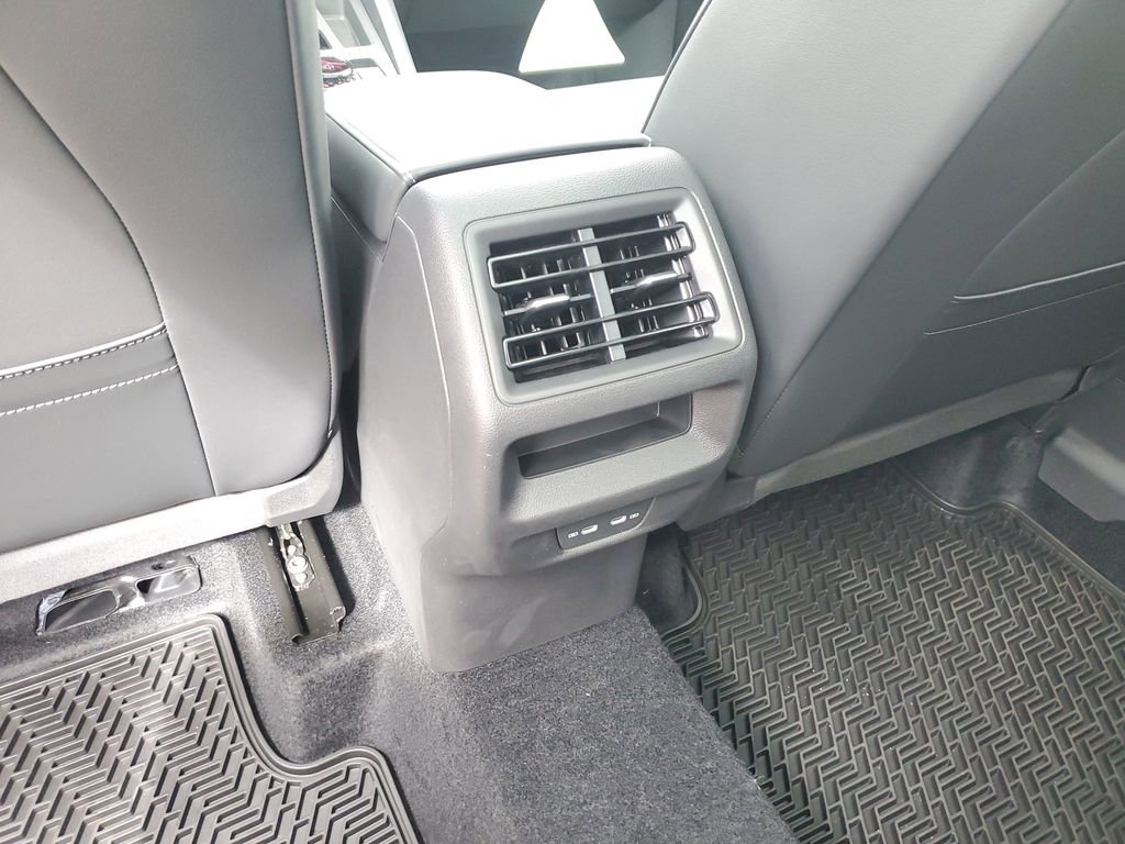 New 2026 Volkswagen Tiguan SE R-Line image 11