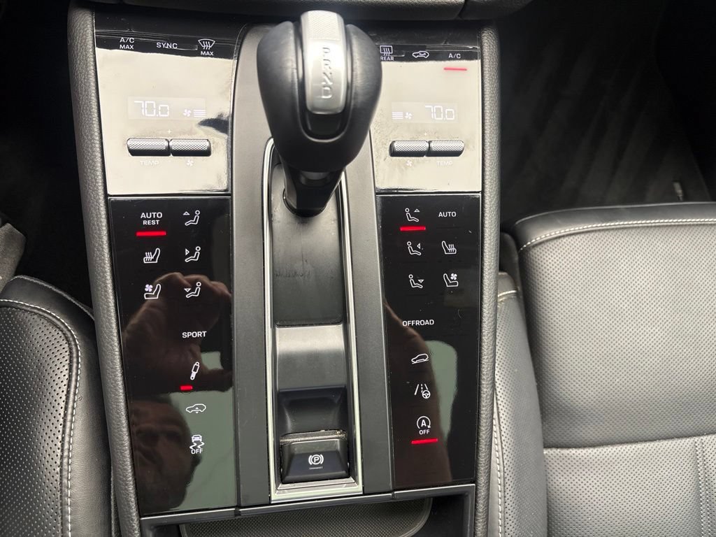 Certified 2024 Porsche Macan S AWD/4WD image 34