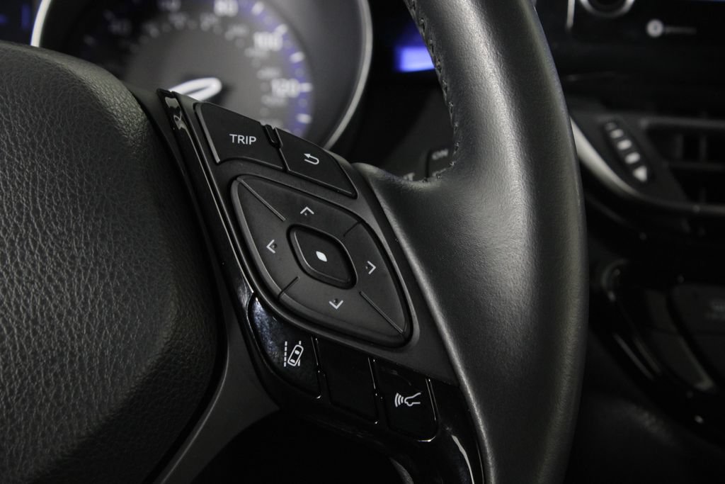 Used 2020 Toyota C-HR XLE FWD image 26