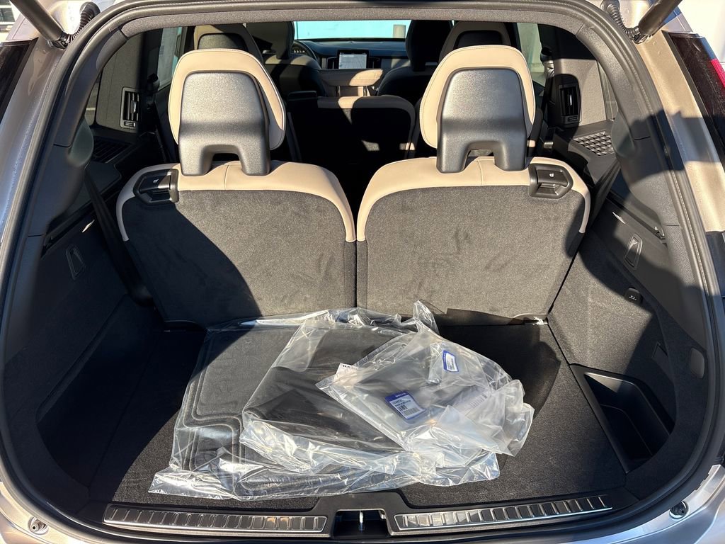 New 2026 Volvo XC90 T8 Core image 18