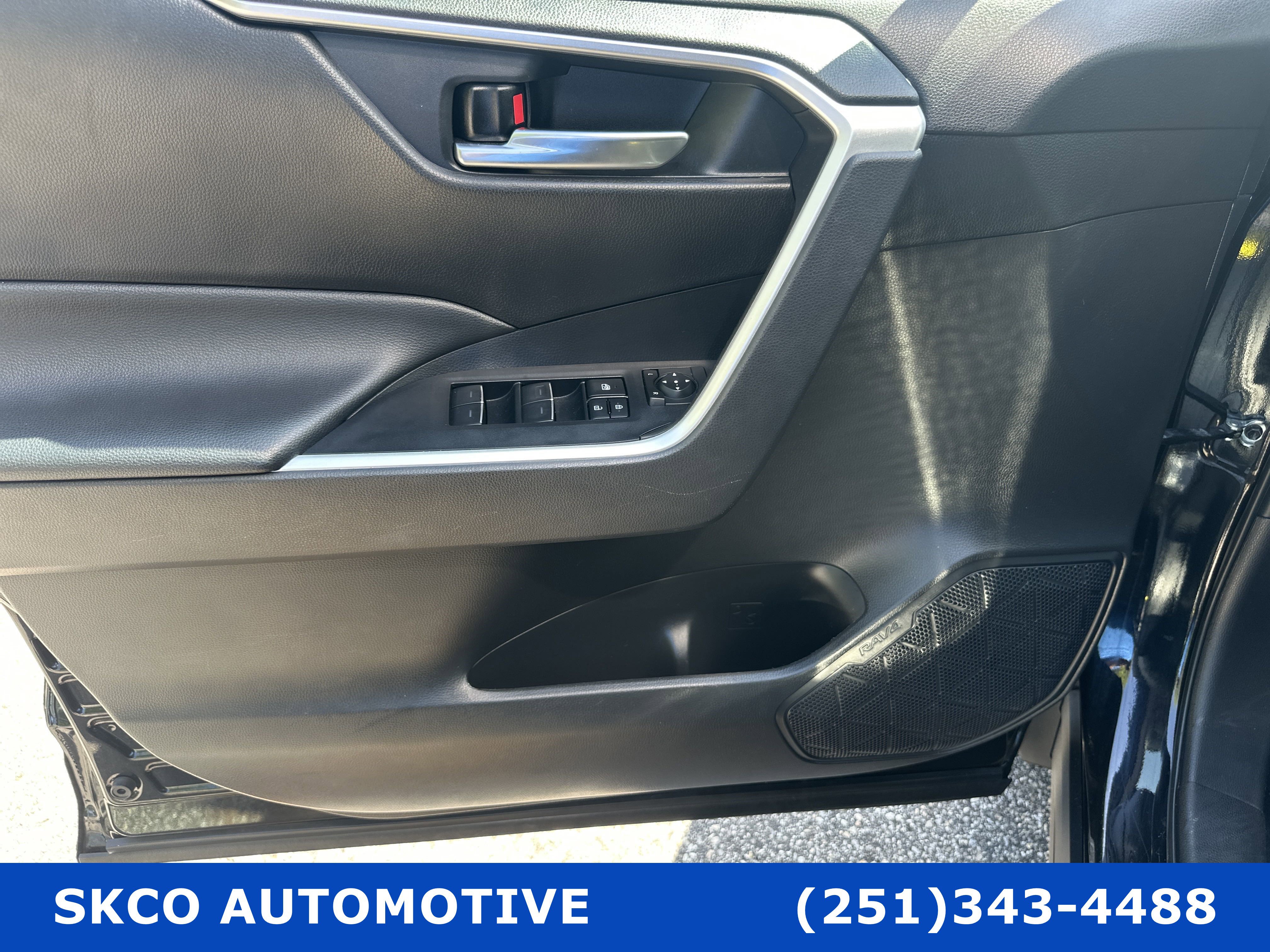 Used 2022 Toyota RAV4 XLE w/ Convenience Package FWD image 12