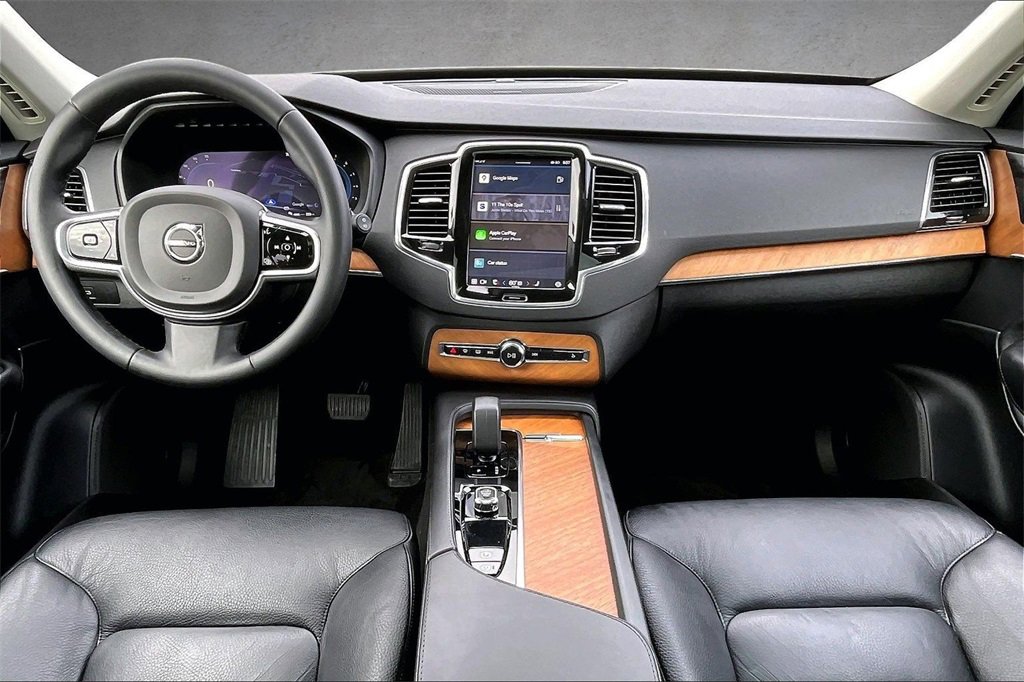 Used 2023 Volvo XC90 B6 Plus image 7