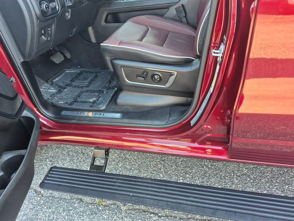 Used 2025 RAM 1500 Limited AWD/4WD image 18