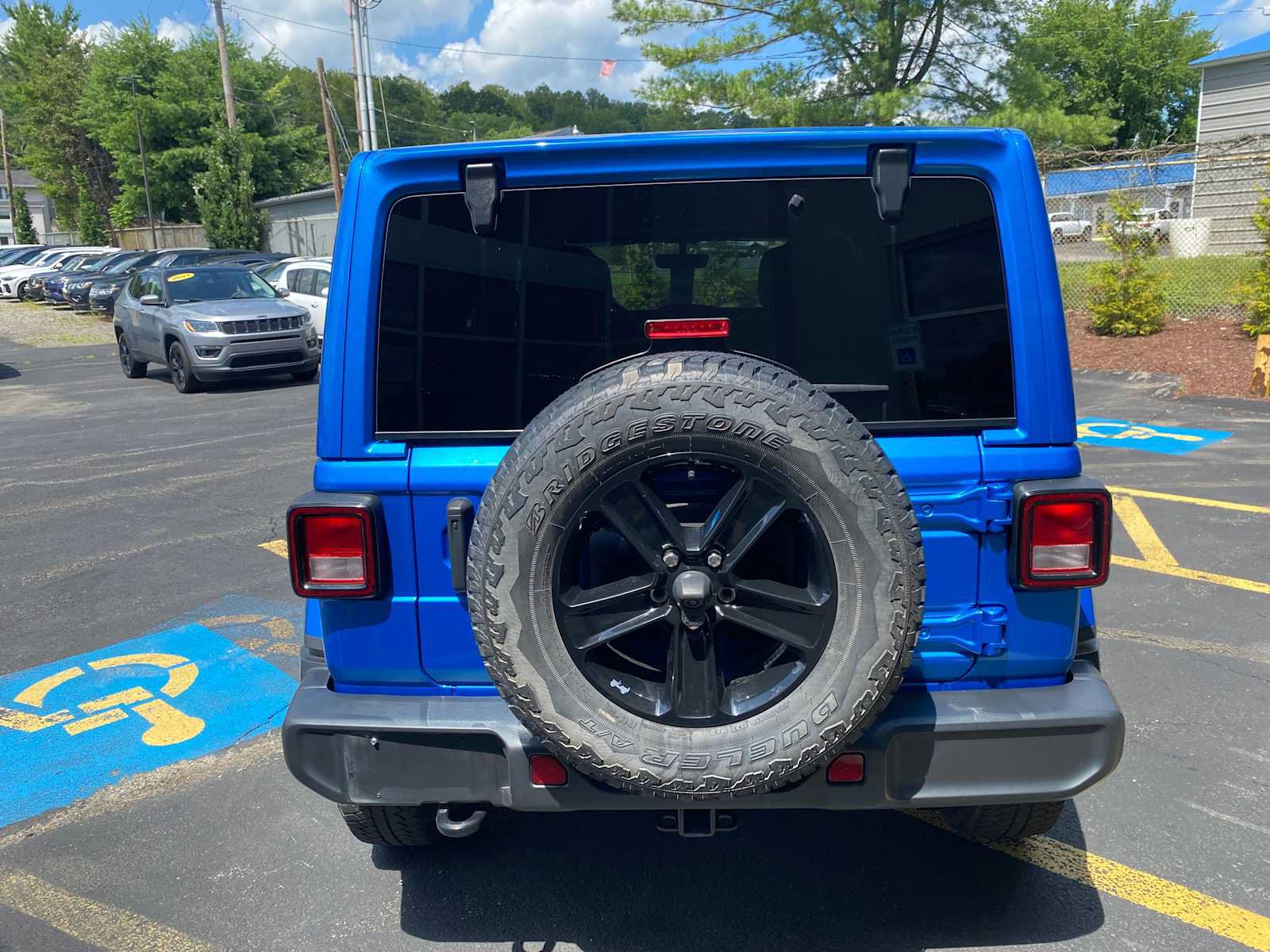 Used 2022 Jeep Wrangler Unlimited Sahara AWD/4WD image 13