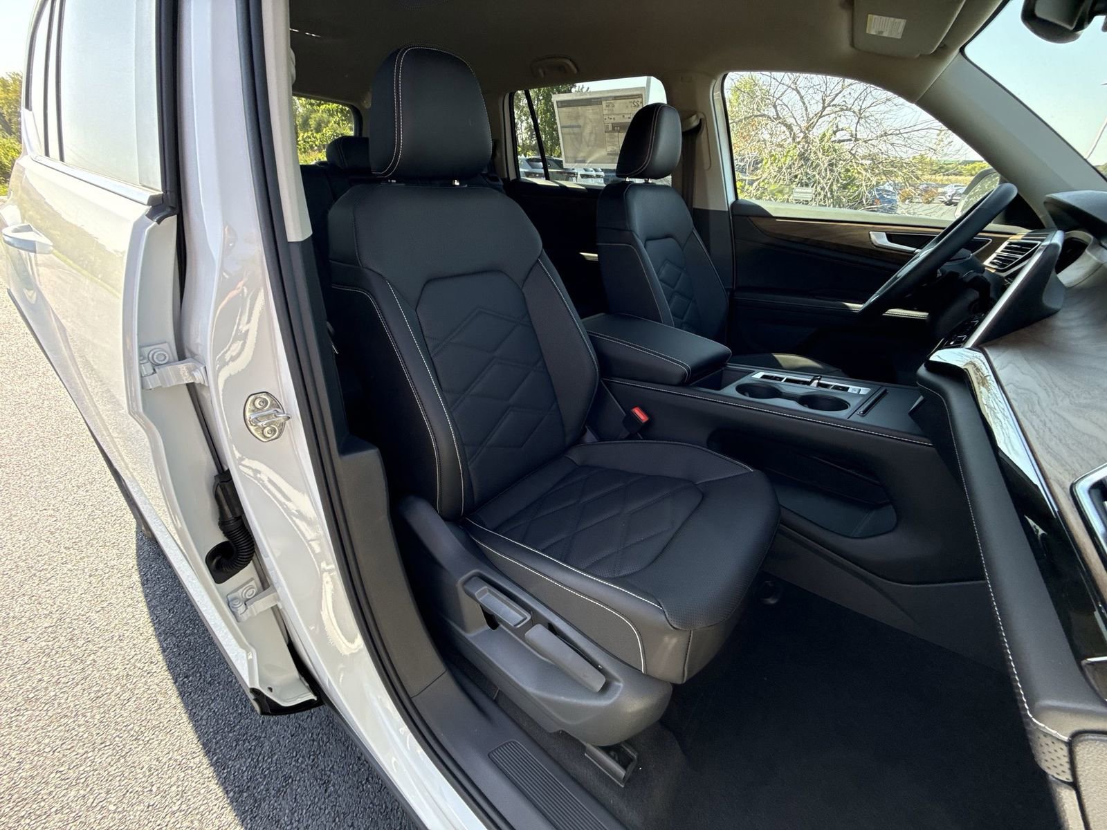 New 2026 Volkswagen Atlas SE image 25