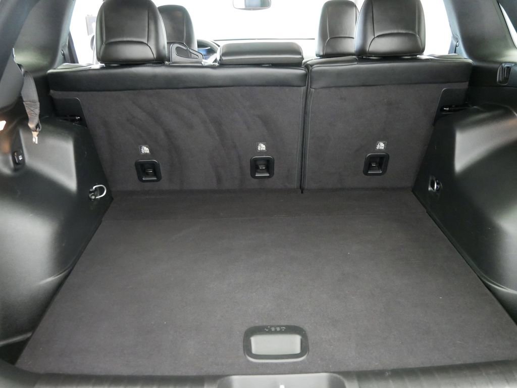 Certified 2022 Jeep Cherokee Trailhawk w/ Premium Leather Package image 8