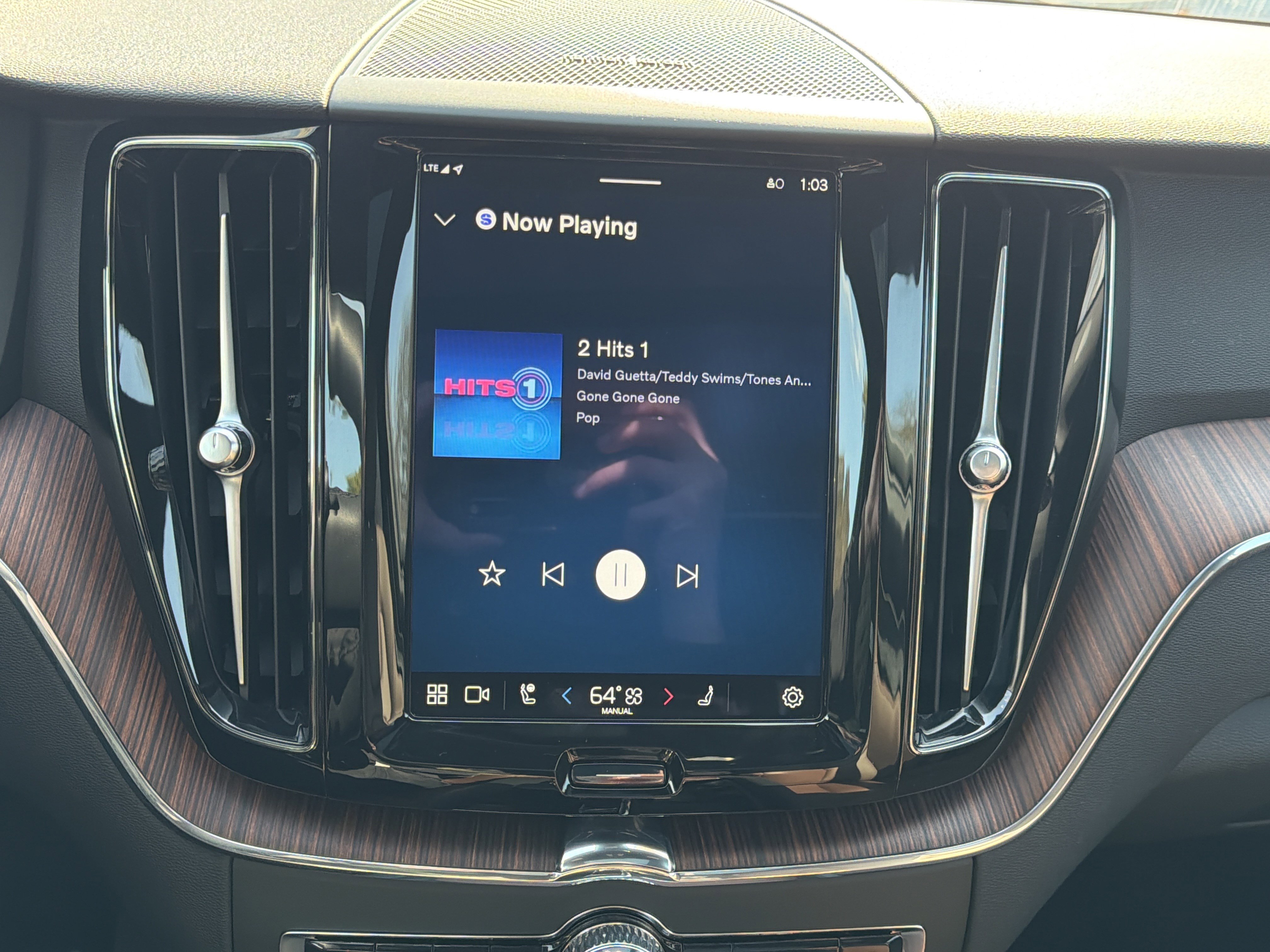 Certified 2024 Volvo XC60 T8 Plus image 23