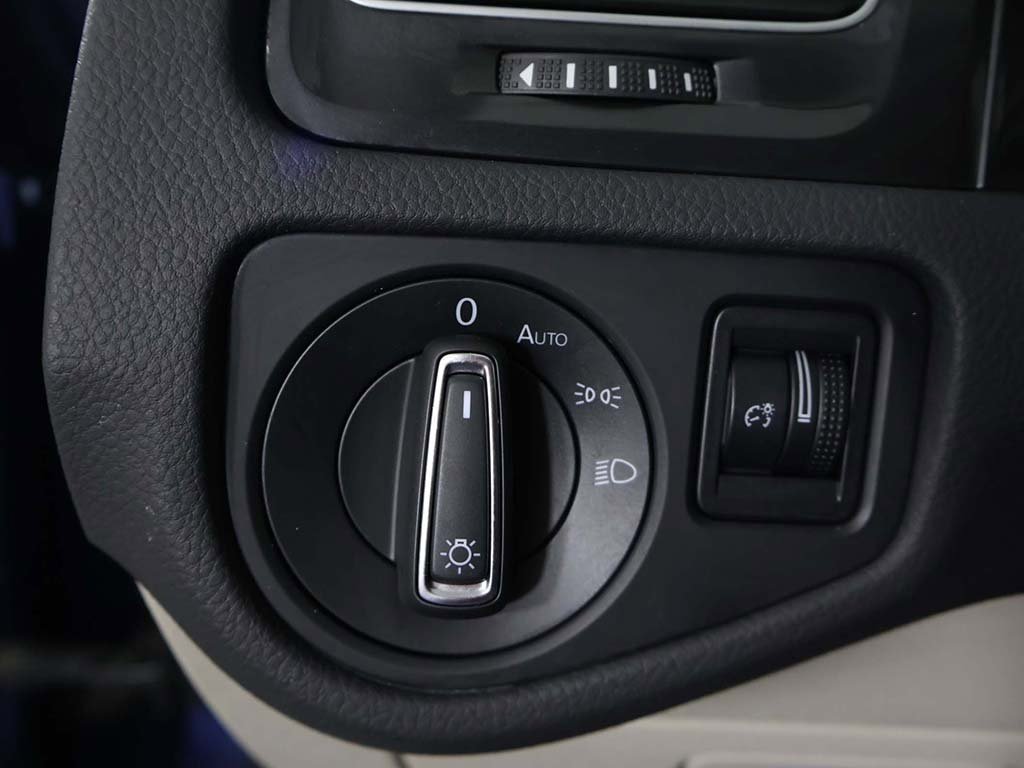 Used 2019 Volkswagen Golf S image 36