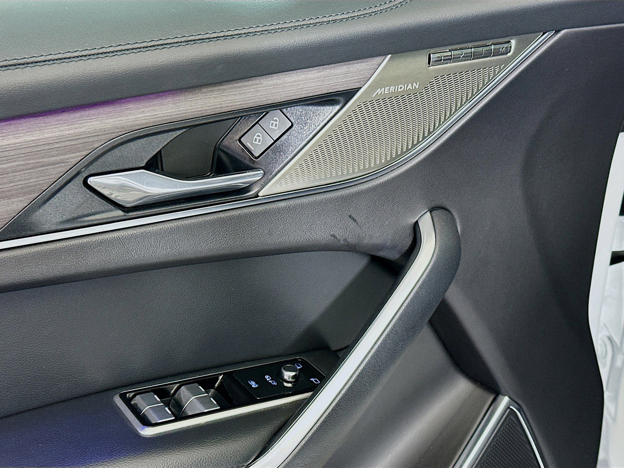 Used 2023 Jaguar F-PACE S image 15