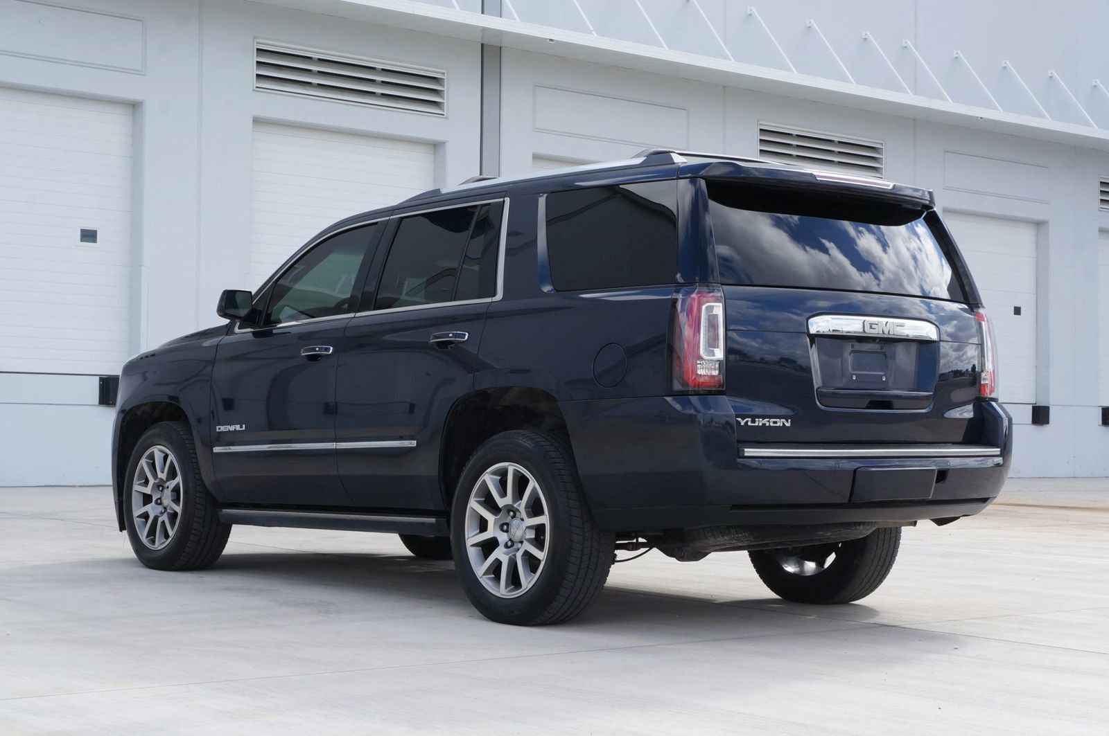 Used 2017 GMC Yukon Denali w/ Open Road Package image 9