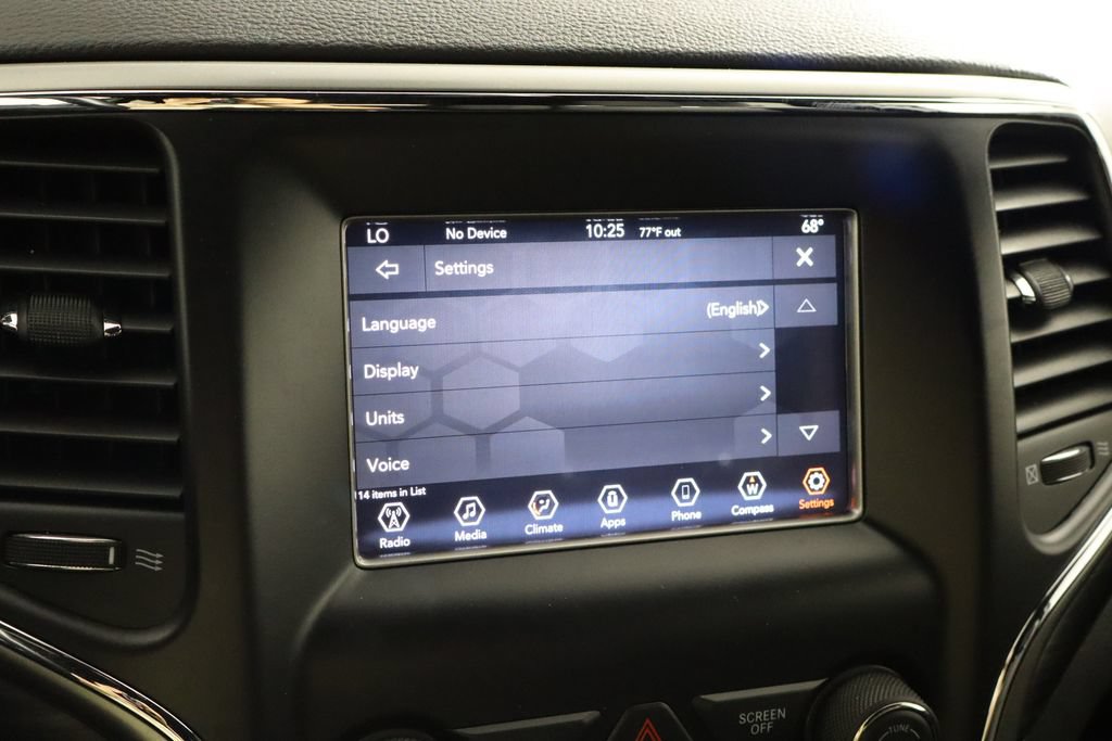 Used 2020 Jeep Grand Cherokee Laredo AWD/4WD image 34
