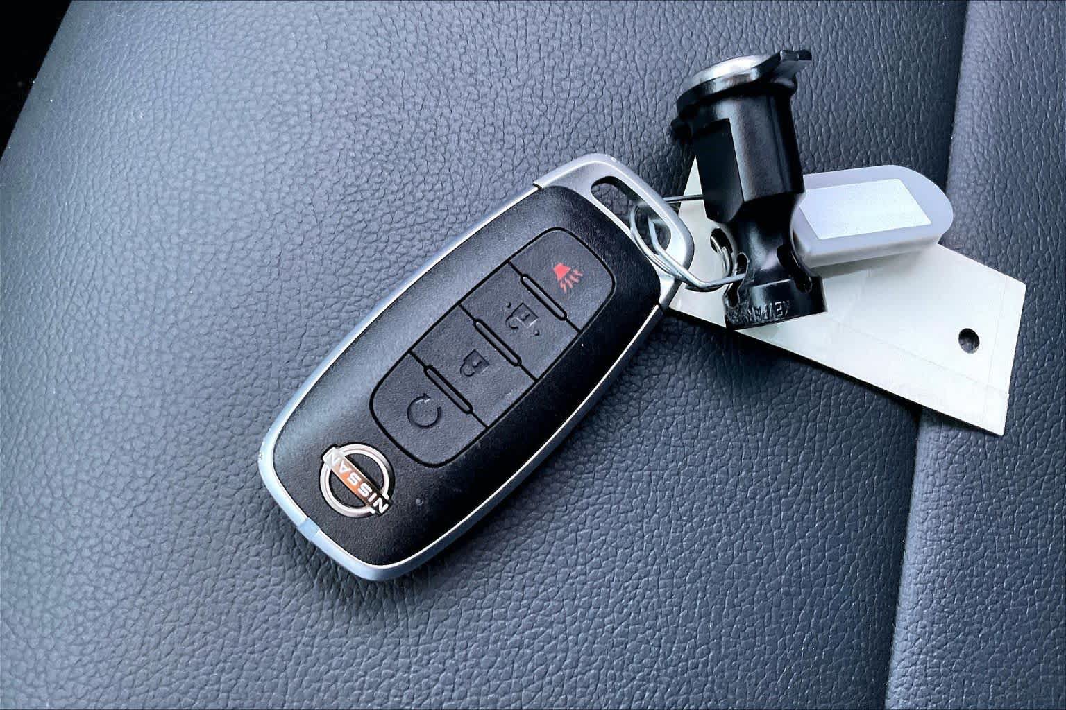 Used 2024 Nissan Kicks SR w/ SR Premium Package FWD image 14