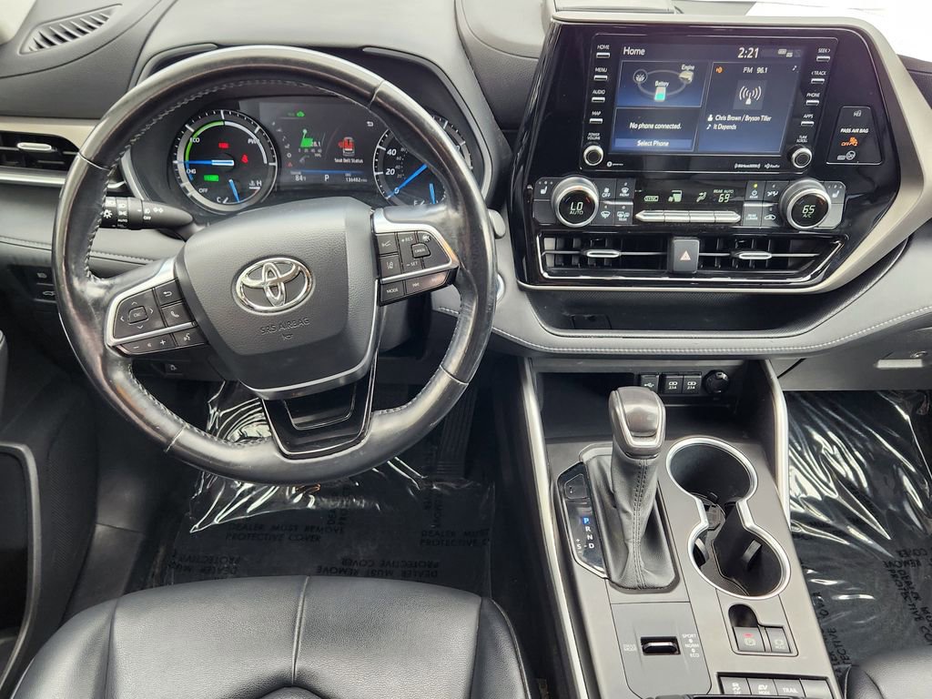 Used 2020 Toyota Highlander XLE AWD/4WD image 3