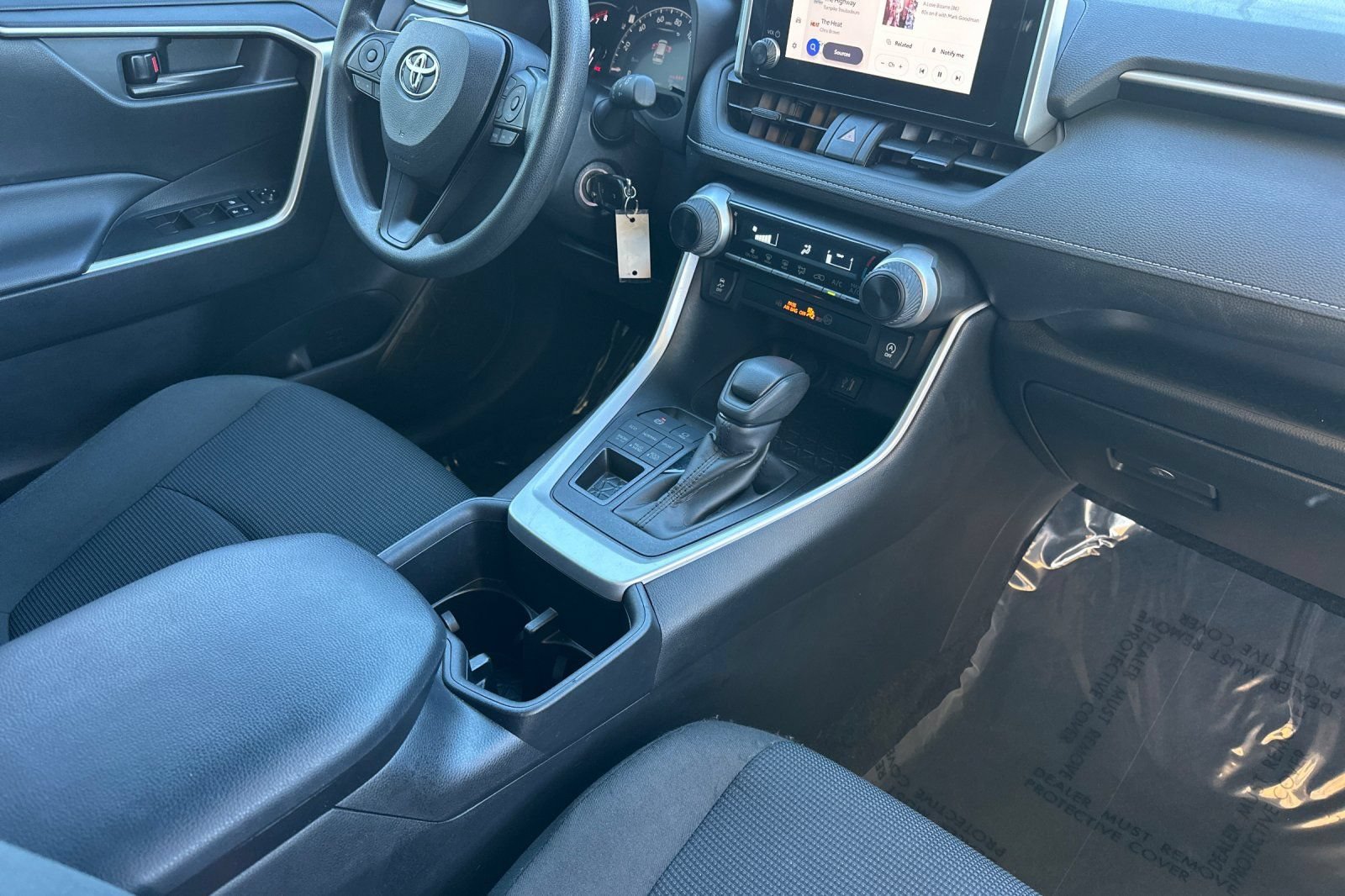 Used 2024 Toyota RAV4 LE AWD/4WD image 18