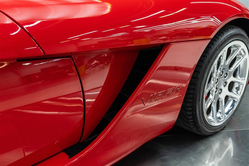 Used 2004 Dodge Viper SRT-10 RWD image 26