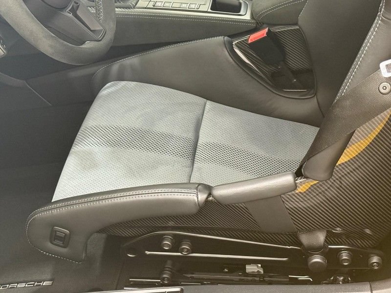 Certified 2024 Porsche 718 Cayman GT4 RS RWD image 23