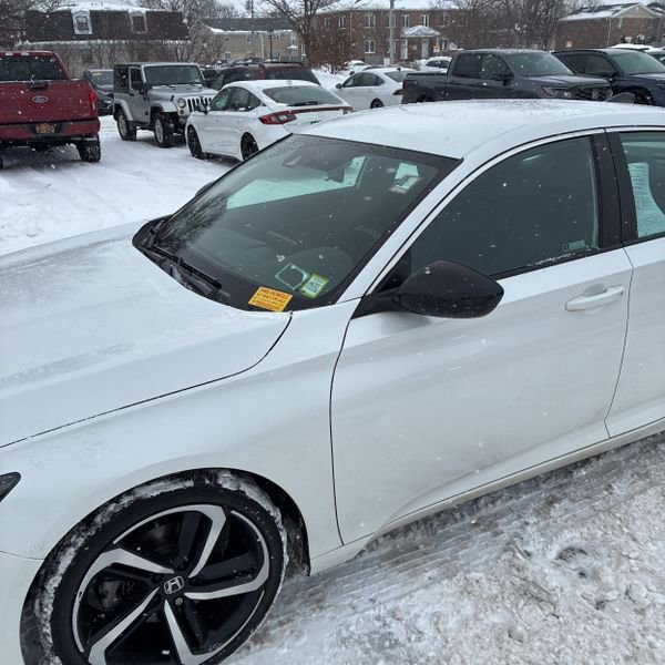 Used 2022 Honda Accord Sport image 3